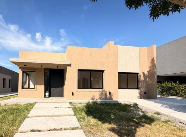 Casa · 147m² · 5 Ambientes · 5 Cocheras