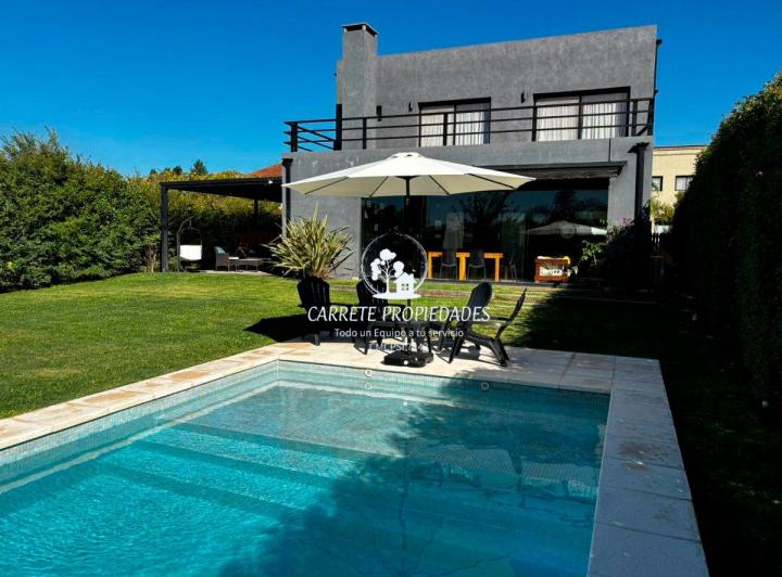 Casa · 168m² · 4 Ambientes · 2 Cocheras