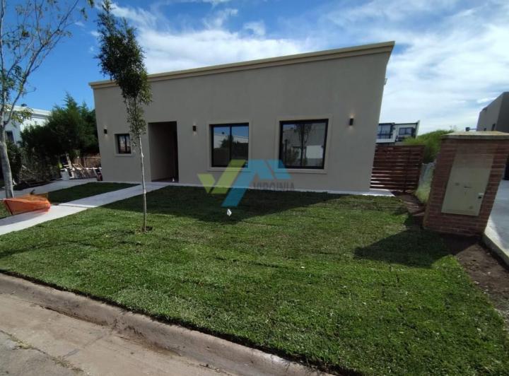 Casa · 131m² · 4 Ambientes · 2 Cocheras