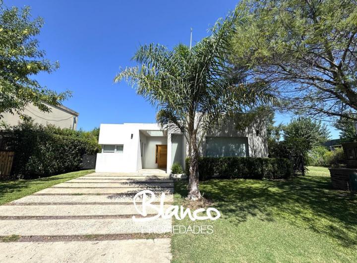 Casa · 118m² · 4 Ambientes · 1 Cochera