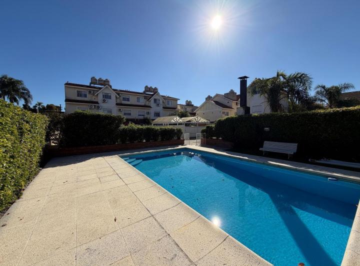 Casa · 111m² · 5 Ambientes · 2 Cocheras