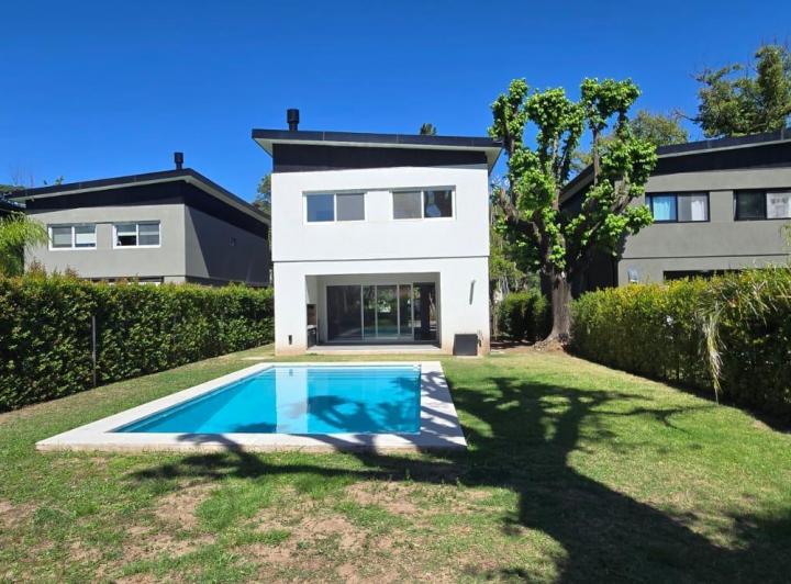 Casa · 170m² · 5 Ambientes · 3 Cocheras