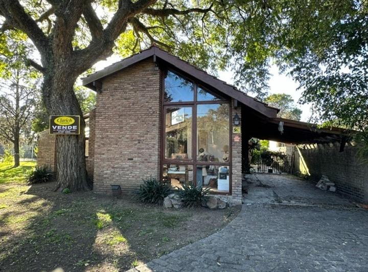 Casa · 161m² · 3 Ambientes · 2 Cocheras
