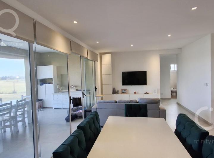 Casa · 107m² · 4 Ambientes · 4 Cocheras
