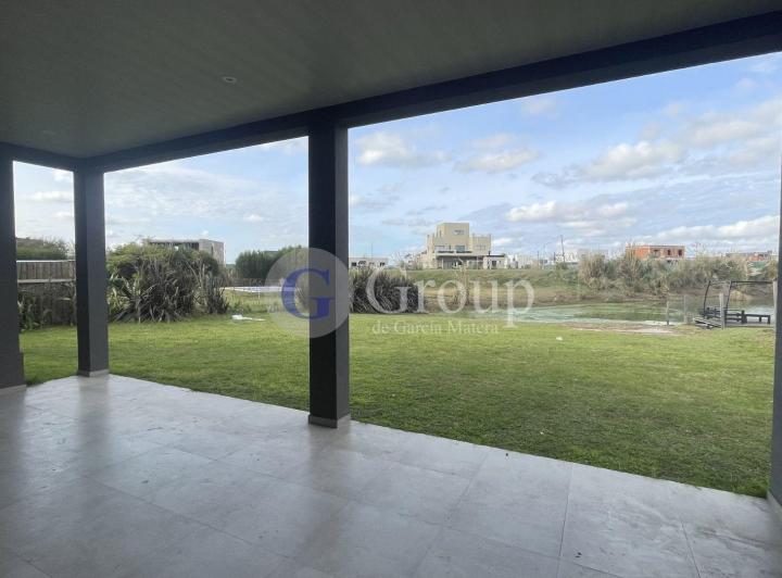 Casa · 160m² · 4 Ambientes · 1 Cochera