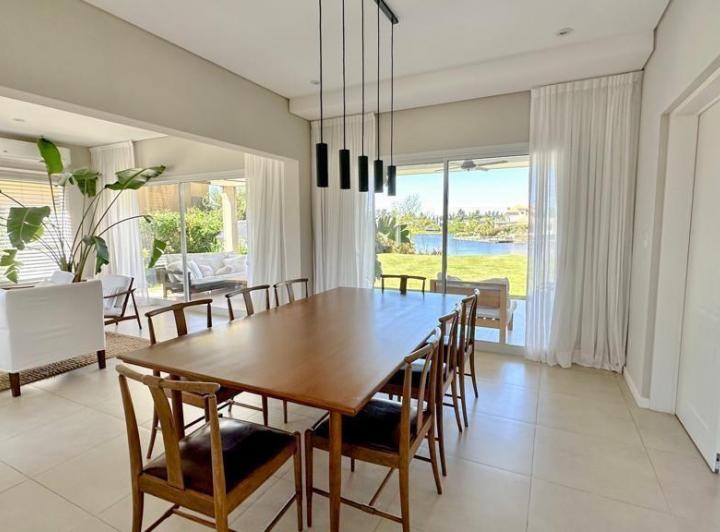 Casa · 231m² · 5 Ambientes