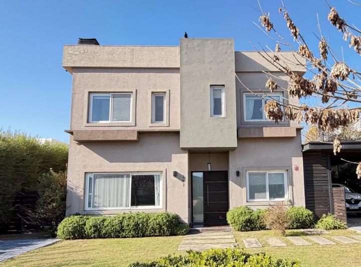 Casa · 176m² · 5 Ambientes · 3 Cocheras