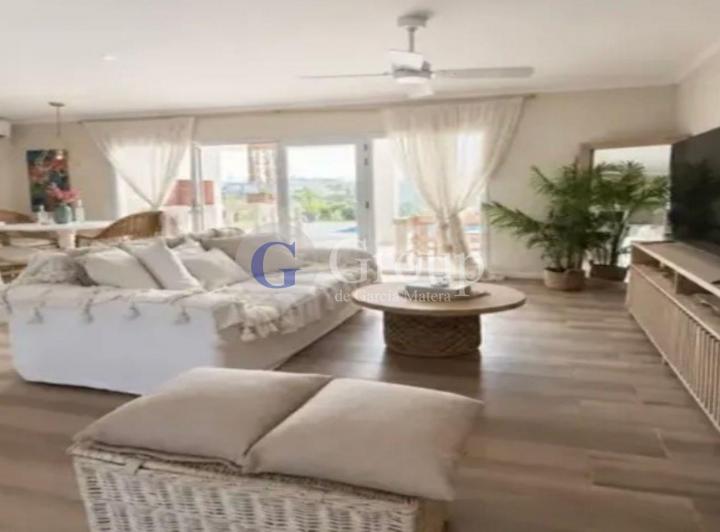 Casa · 170m² · 4 Ambientes · 5 Cocheras