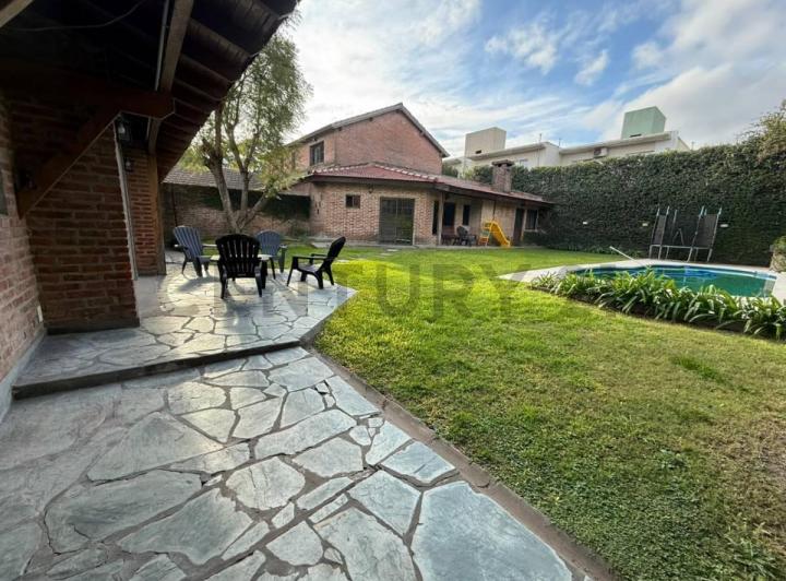 Casa · 507m² · 4 Ambientes · 2 Cocheras