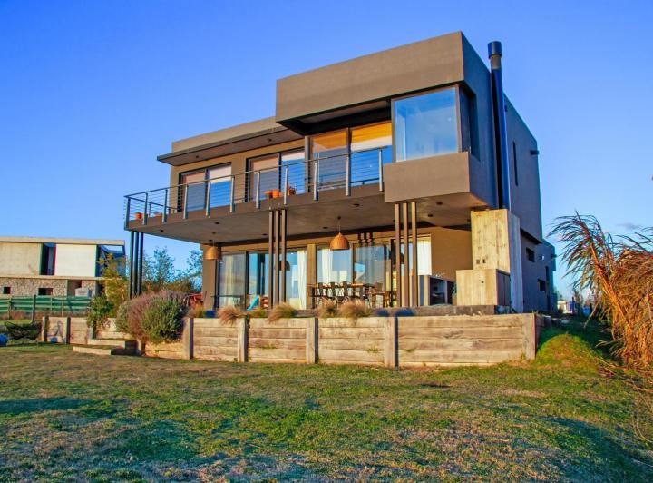 Casa · 237m² · 5 Ambientes · 4 Cocheras