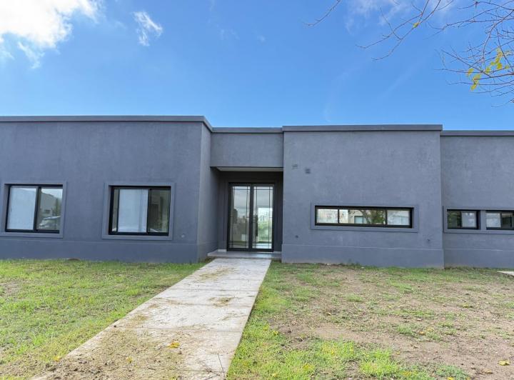 Casa · 160m² · 5 Ambientes · 2 Cocheras