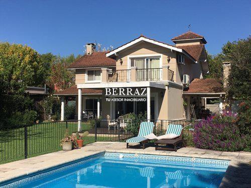 Casa · 298m² · 5 Ambientes · 1 Cochera