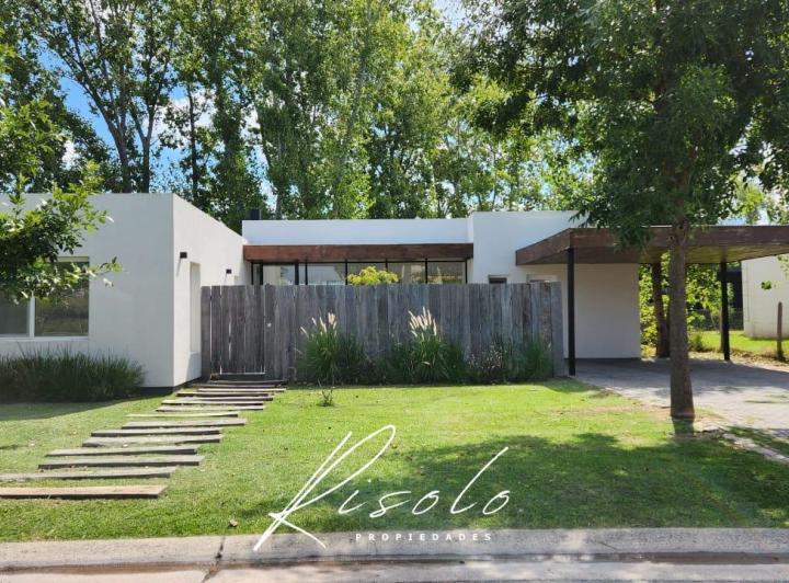 Casa · 160m² · 4 Ambientes · 2 Cocheras