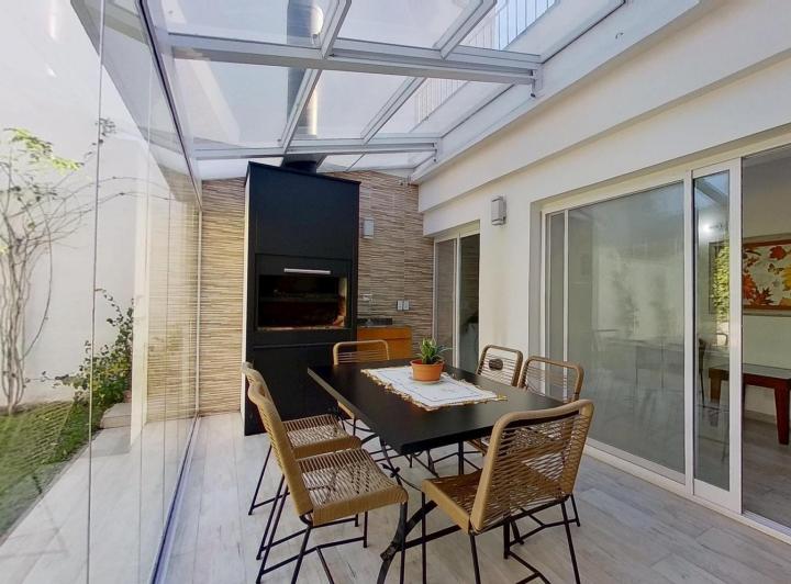 Casa · 225m² · 5 Ambientes · 3 Cocheras