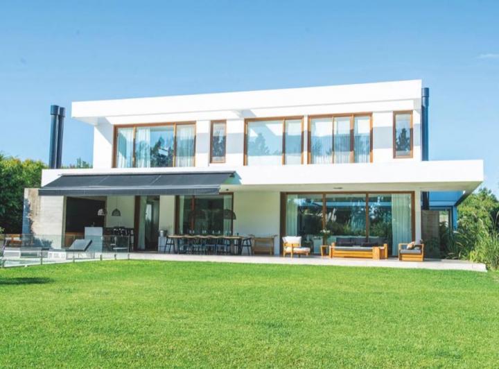 Casa · 343m² · 8 Ambientes