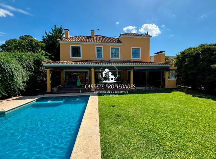 Casa · 320m² · 4 Ambientes · 2 Cocheras