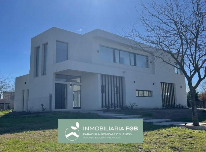Casa · 190m² · 4 Ambientes · 4 Cocheras
