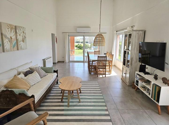 Casa · 131m² · 44 Ambientes · 4 Cocheras
