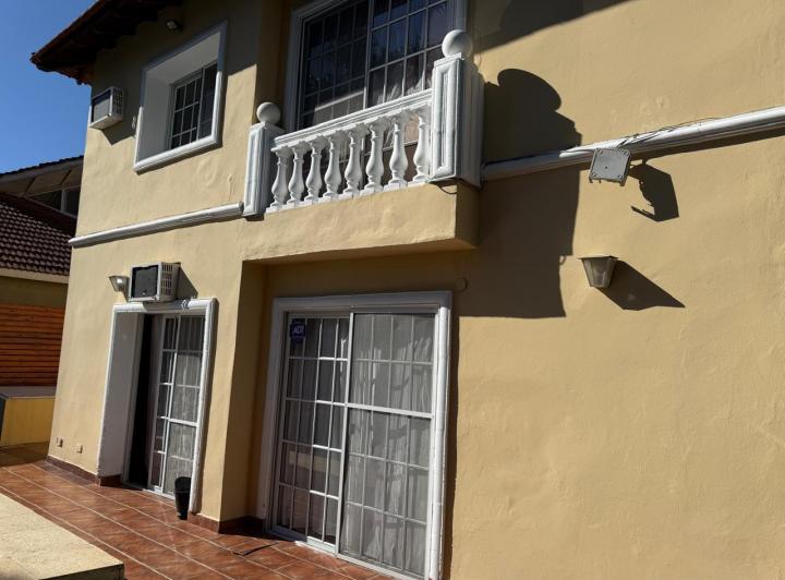 Casa · 200m² · 5 Ambientes · 3 Cocheras