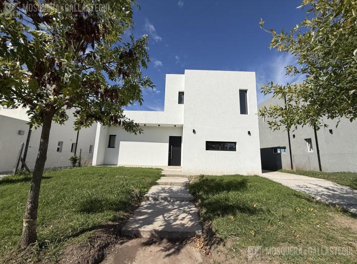 Casa · 177m² · 4 Ambientes
