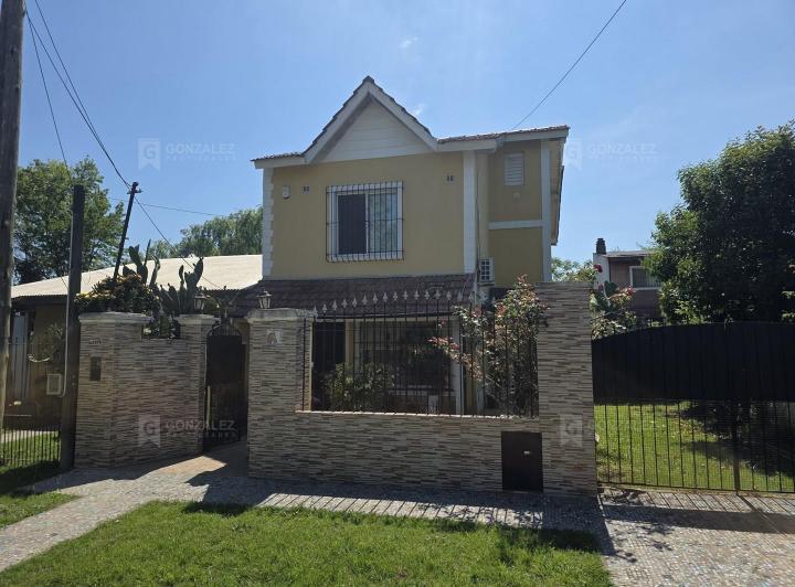 Casa · 250m² · 6 Ambientes · 1 Cochera