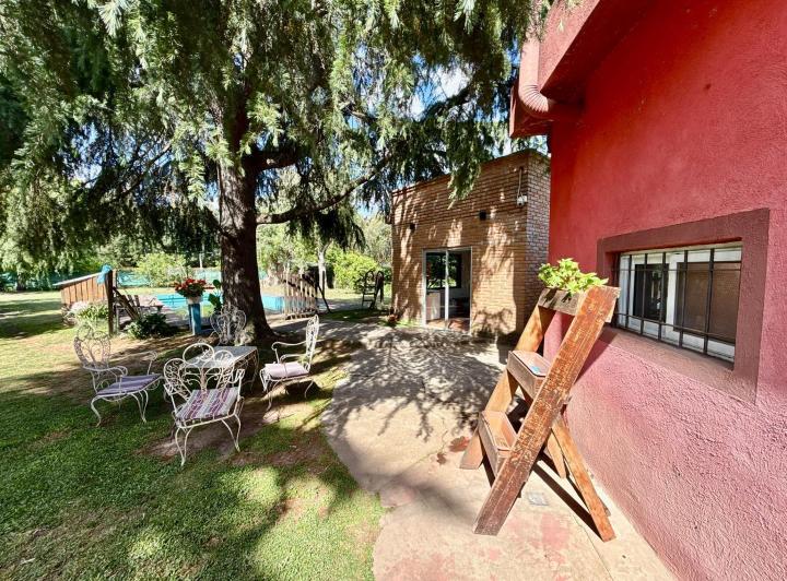 Casa · 220m² · 4 Ambientes · 7 Cocheras