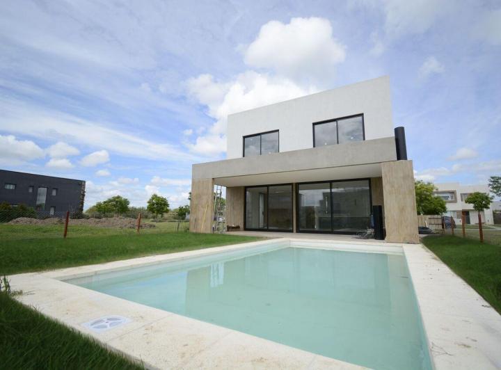 Casa · 167m² · 4 Ambientes · 2 Cocheras
