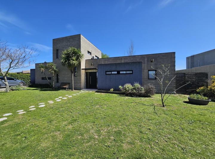 Casa · 180m² · 4 Ambientes