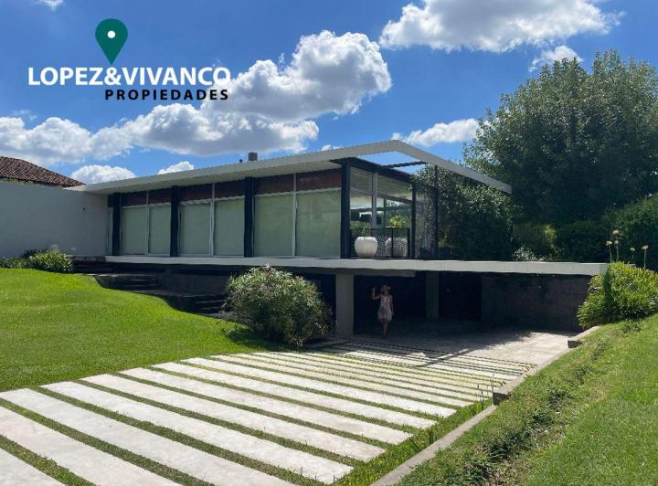Casa · 285m² · 5 Ambientes · 4 Cocheras