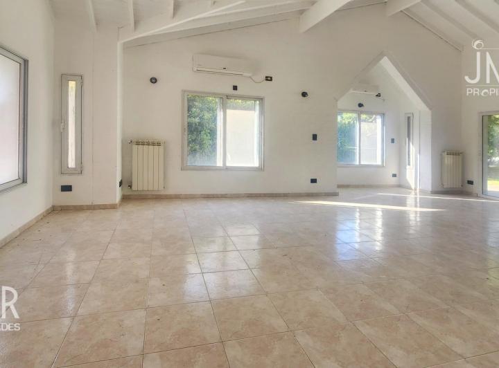 Casa · 171m² · 4 Ambientes · 1 Cochera