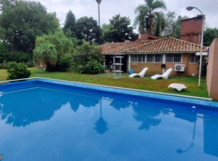 Casa · 180m² · 5 Ambientes