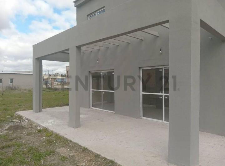 Casa · 116m² · 4 Ambientes · 3 Cocheras
