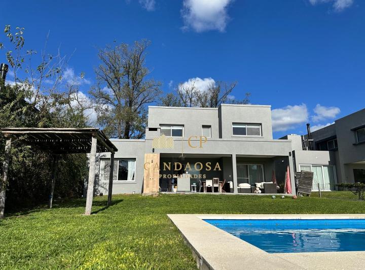 Casa · 191m² · 4 Ambientes · 4 Cocheras