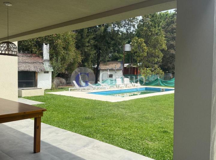 Casa · 185m² · 4 Ambientes · 2 Cocheras