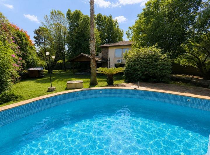 Casa · 140m² · 5 Ambientes · 3 Cocheras