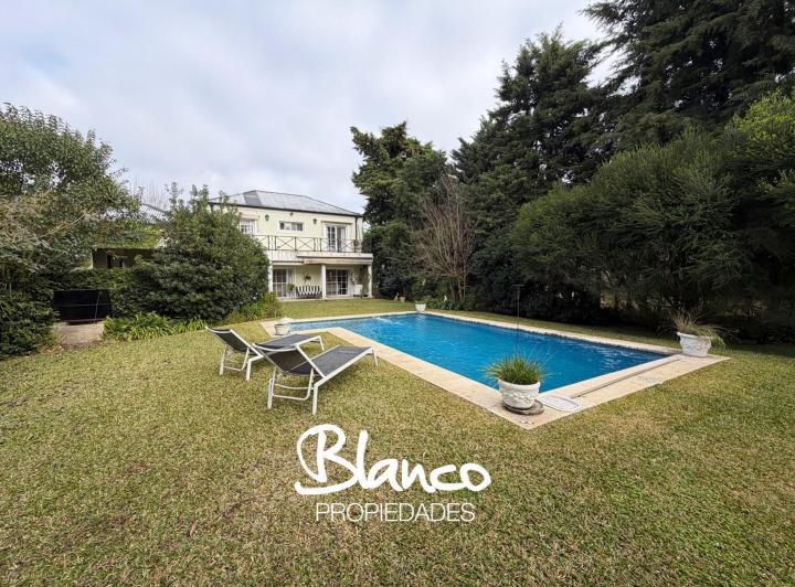 Casa · 182m² · 4 Ambientes · 1 Cochera
