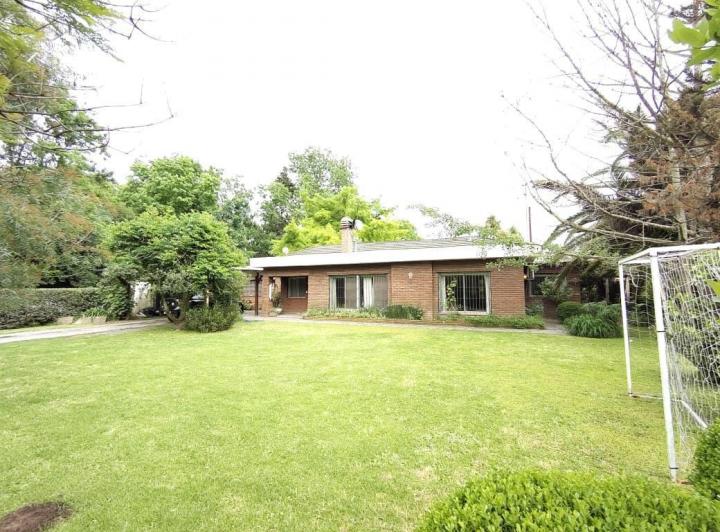 Casa · 280m² · 6 Ambientes · 4 Cocheras