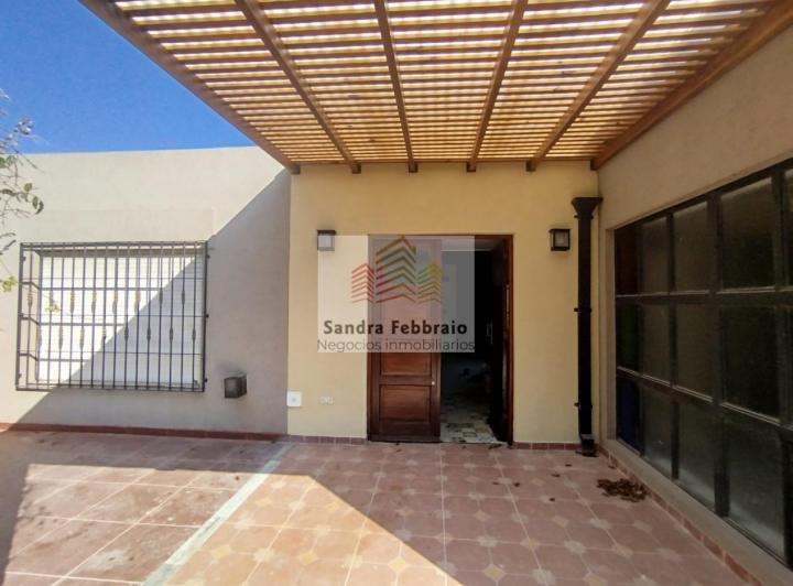 Casa · 110m² · 3 Ambientes · 4 Cocheras