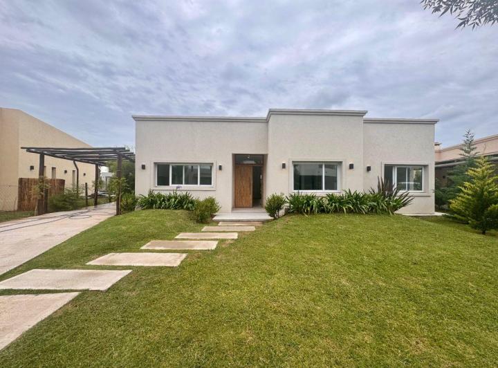 Casa · 147m² · 4 Ambientes · 1 Cochera