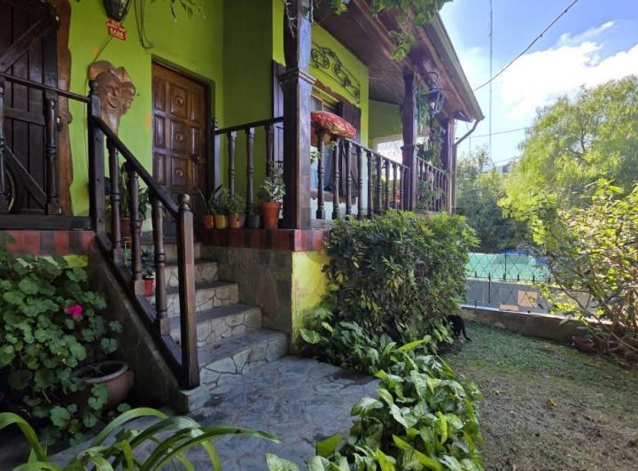 Casa · 217m² · 5 Ambientes · 3 Cocheras