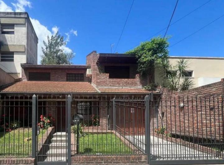 Casa · 146m² · 4 Ambientes · 2 Cocheras