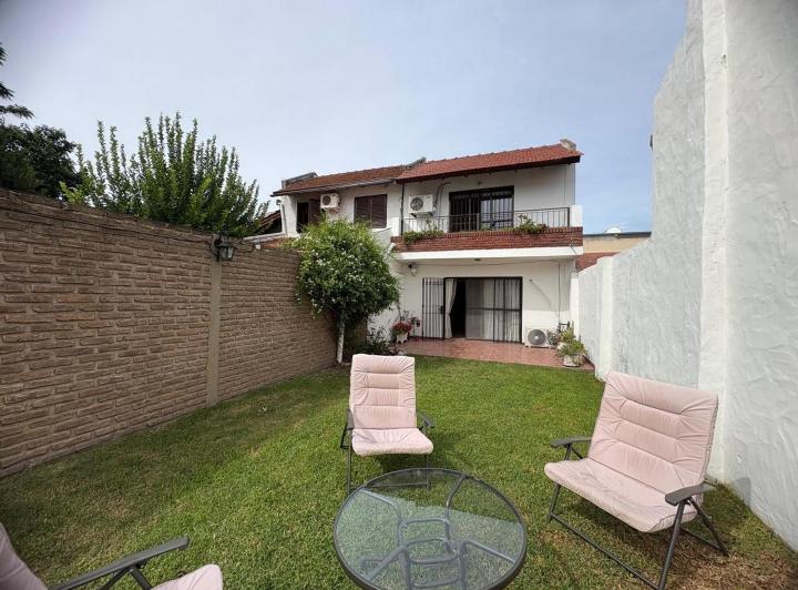 Casa · 85m² · 3 Ambientes · 2 Cocheras