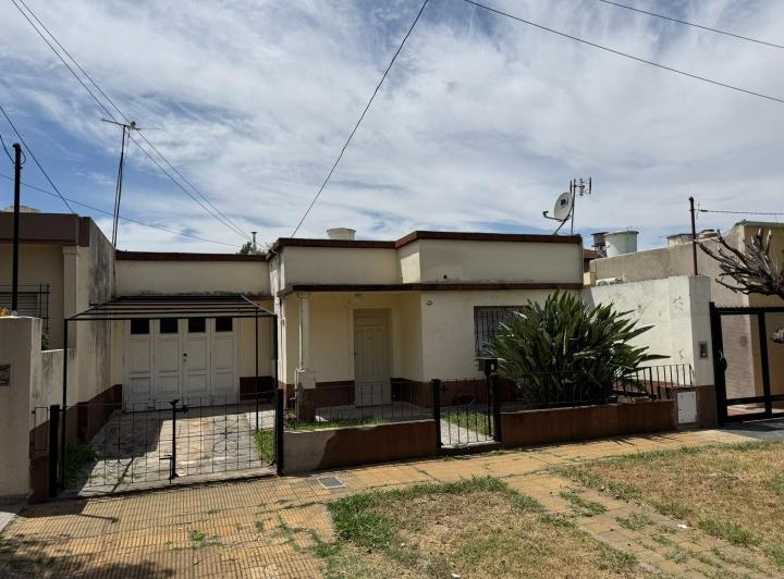 Casa · 80m² · 3 Ambientes · 2 Cocheras