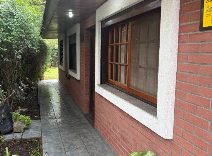 Casa · 180m² · 5 Ambientes · 2 Cocheras