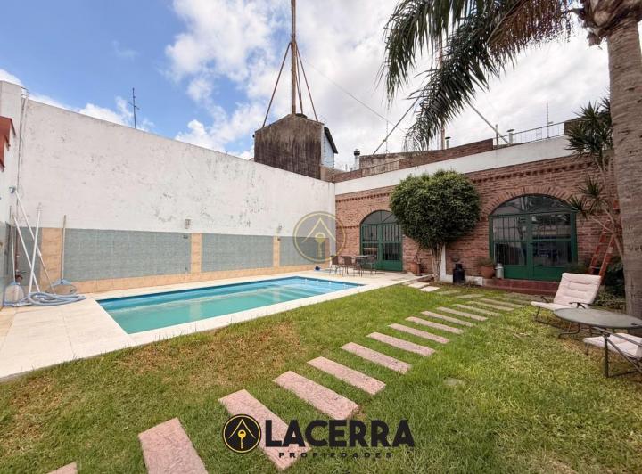 Casa · 200m² · 4 Ambientes · 4 Cocheras