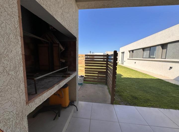 Casa · 150m² · 4 Ambientes · 2 Cocheras