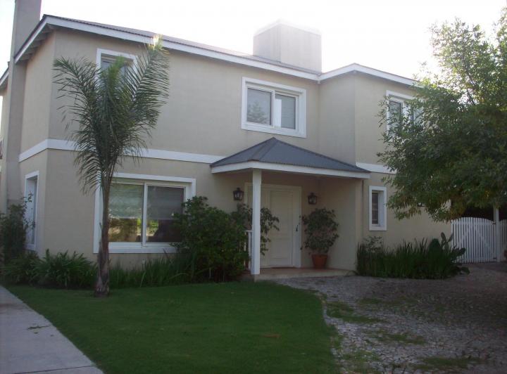Casa · 178m² · 3 Dormitorios · 2 Cocheras