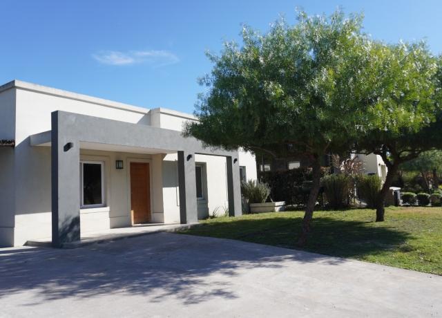Casa · 100m² · 4 Ambientes · 1 Cochera