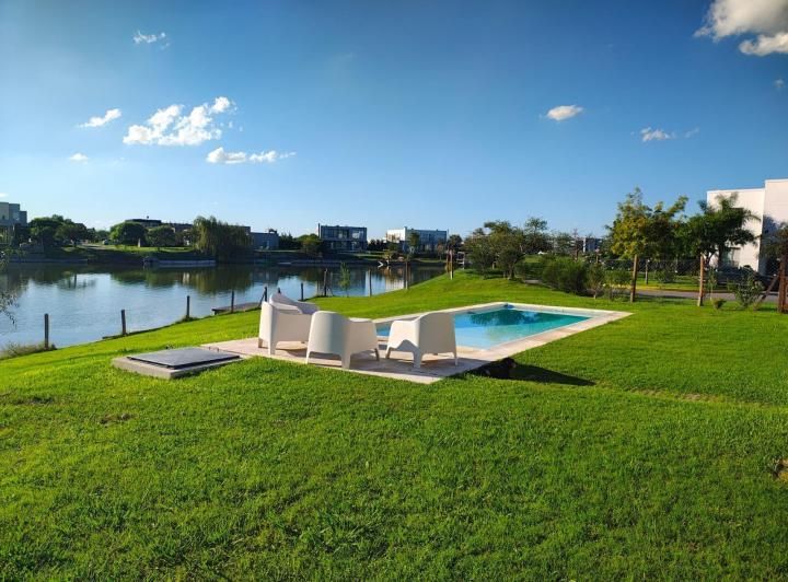 Casa · 162m² · 4 Ambientes · 5 Cocheras
