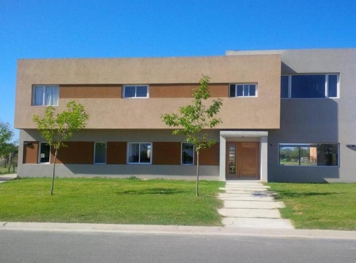 Casa · 190m² · 5 Ambientes